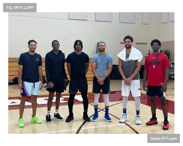 库里晒出职业生涯对比照深情回顾十七载征程见证传奇延续 库里晒出职业生涯对比照深情回顾十七载征程见证传奇延续